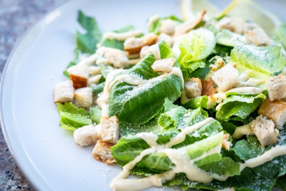 Ensalada César con pollo